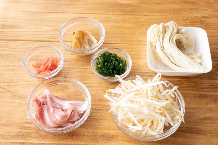 「具だくさん豚骨ラーメン」レシピ