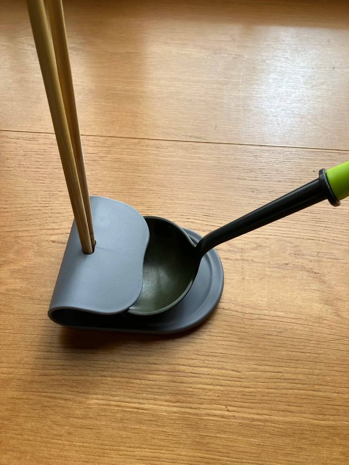 DAISO(ダイソー)：菜箸＆ツールスタンド(wavy)