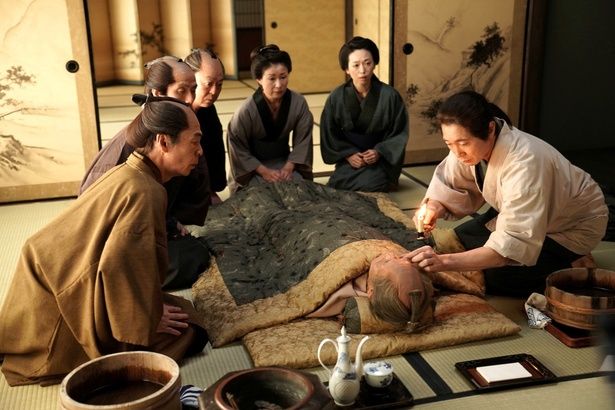 【写真を見る】医療ドラマから「ゴジラ」まで手掛けた職人・大森一樹監督の最後の映画企画を、ゆかりあるスタッフキャストで実現！ [c]「幕末ヒポクラテスたち」製作委員会