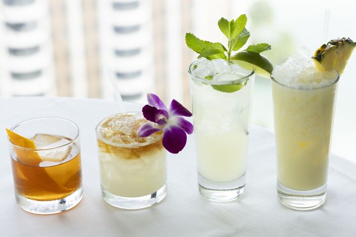左から：オールドファッション、エンパイア・マイタイ、モヒート、バージン・ピニャコラーダ（各$20）