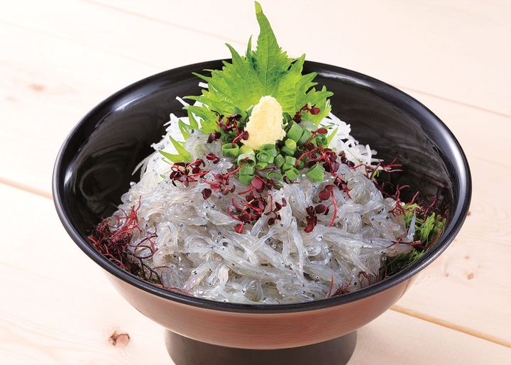 生しらす丼（味噌汁、漬物付き）1540円