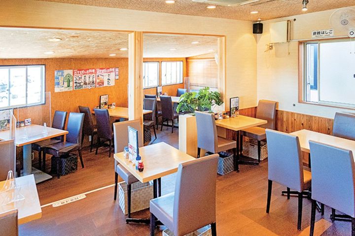本店は江の島大橋の近くにある