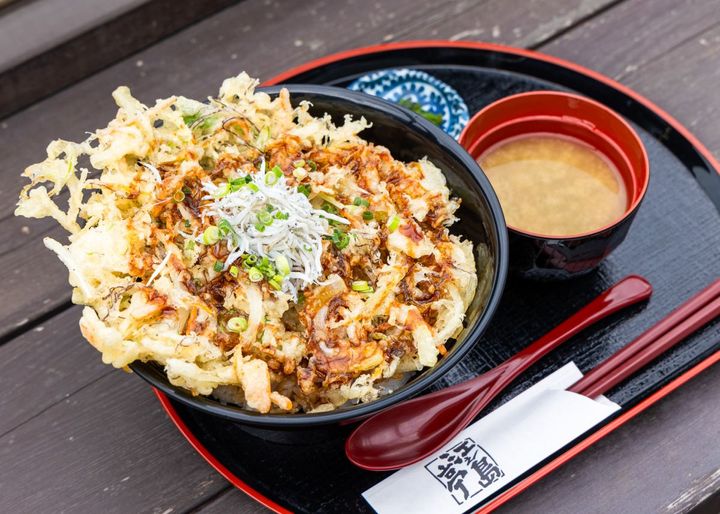 しらすかき揚げ丼（味噌汁、漬物付き）1650円