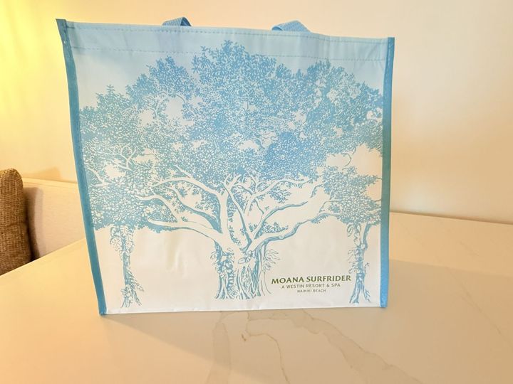 1室につき１つ付いている「モアナサーフライダー特製ショッピングバッグ」