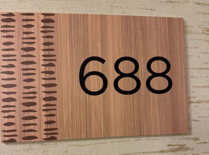 客室のルームナンバーも、ハワイの伝統的なタパ柄を採用