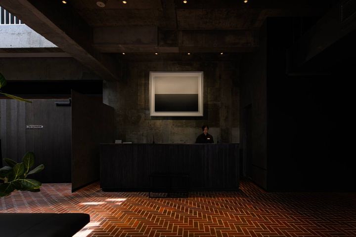 フロントには杉本博司氏の<ガリラヤ湖,ゴラン>が