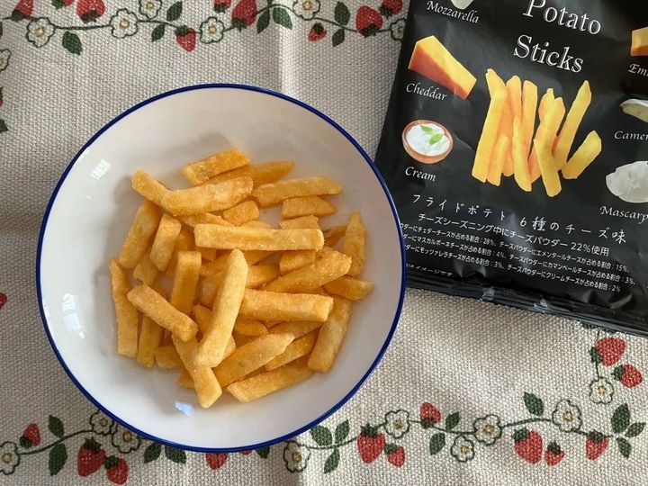 DAISO(ダイソー)：スイートボックス フライドポテト 6種のチーズ味 42g