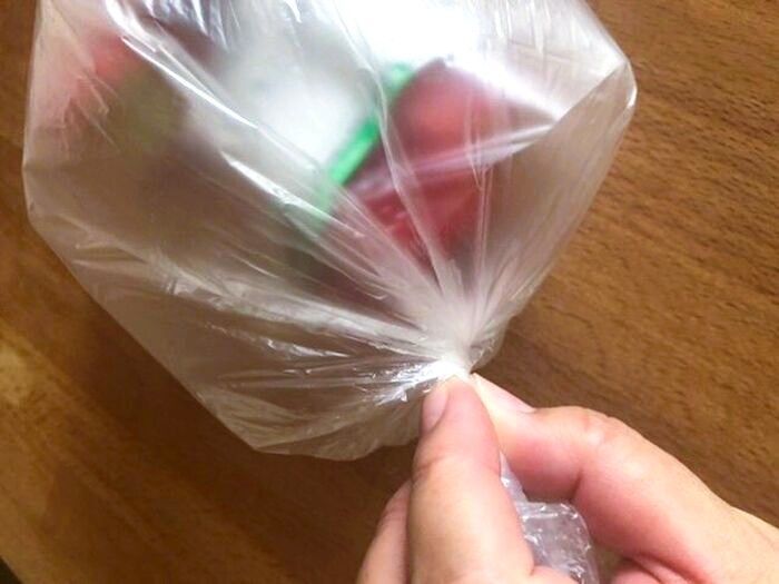 スーパーの店員さんのスゴ技！「いちご」を傷つけずに持ち帰る方法。もう失敗しません♪