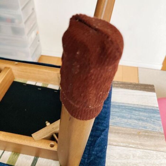 イスの靴下がすぐ脱げちゃう！そんな時はあるモノを