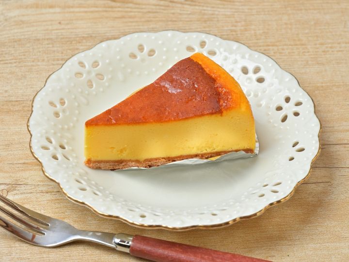 All About ニュース編集部が全国250人を対象に実施した「お土産に関するアンケート」の調査結果から、もらったらうれしい「鹿児島県のお土産」ランキングを発表！ 同率2位「唐芋レアケーキ」を抑えた1位は？※画像はイメージです