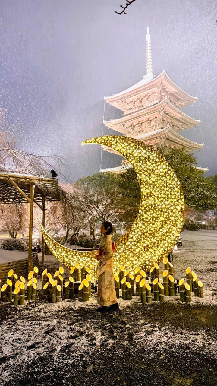 月のオブジェも人気写真スポット。