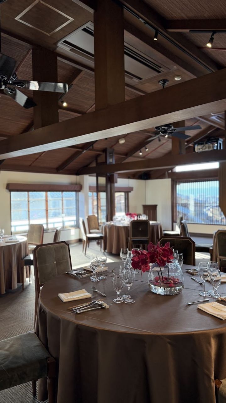 八坂の塔が見える寝室も、現在は宴会場。