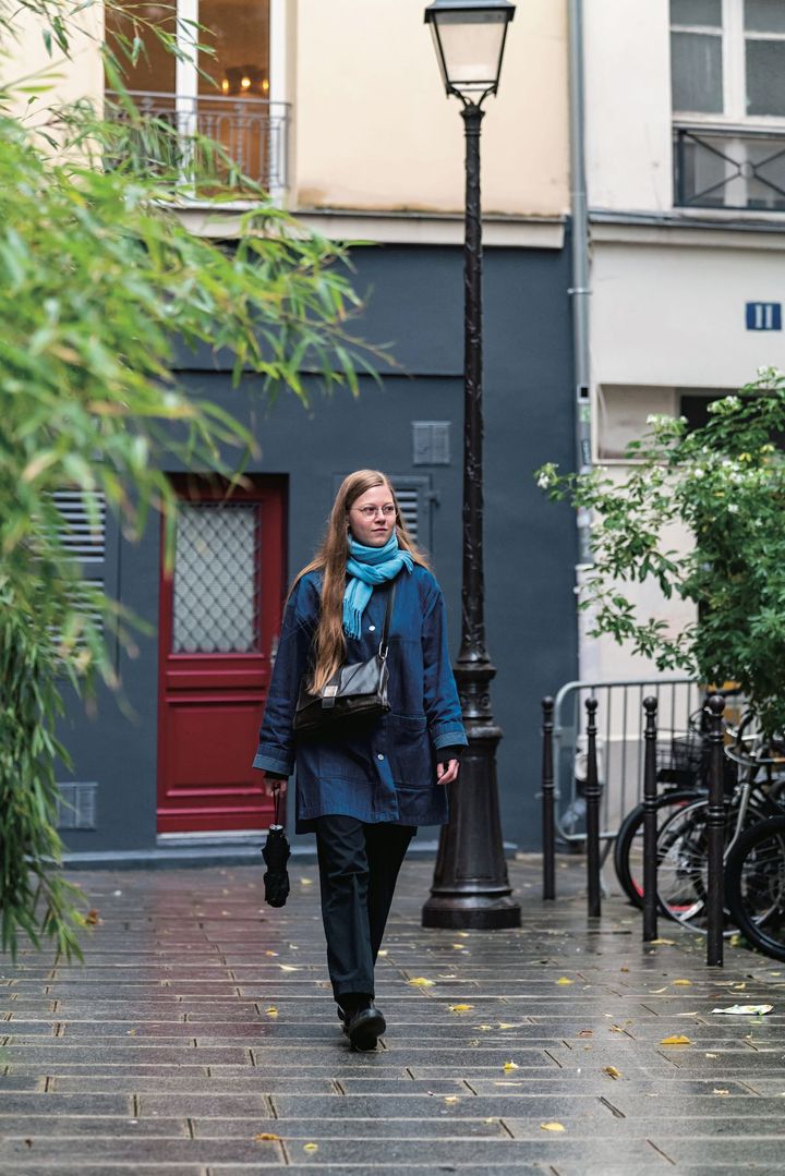 ブルー系のワントーンコーデorモノトーンコーデがトレンド!?【パリジェンヌの一週間コーデ】