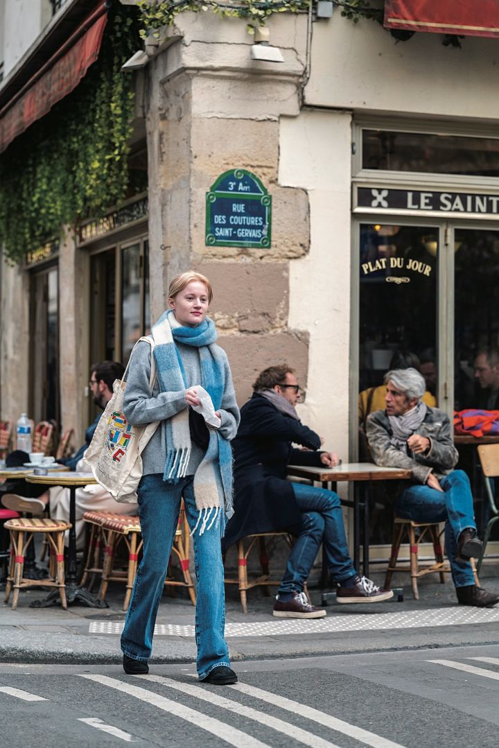 ブルー系のワントーンコーデorモノトーンコーデがトレンド!?【パリジェンヌの一週間コーデ】