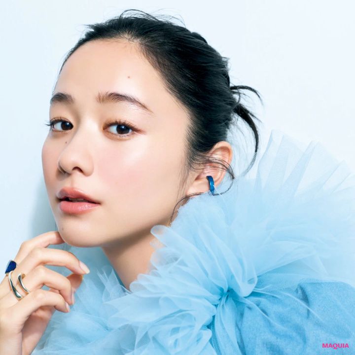 【マキア2026年4月号】堀田真由さんの 表紙メイクHOW TO！ 透明感あふれるカラーレスメイク_2