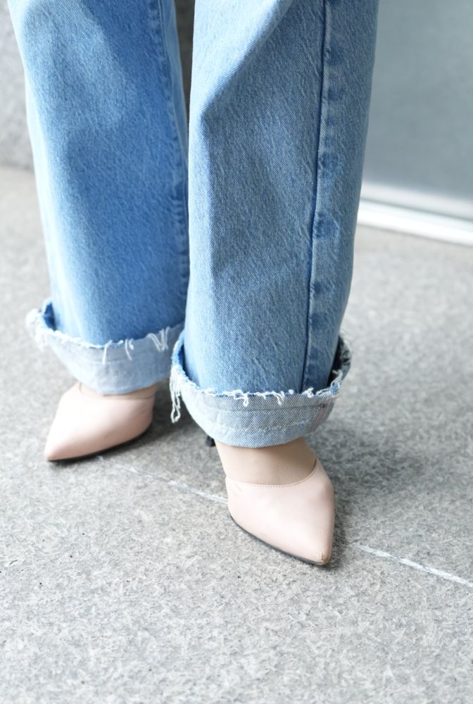 ZARAのデニムをロールアップ