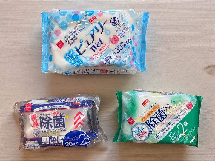 アルコールタイプとノンアルコールタイプのウエットティッシュをそろえる