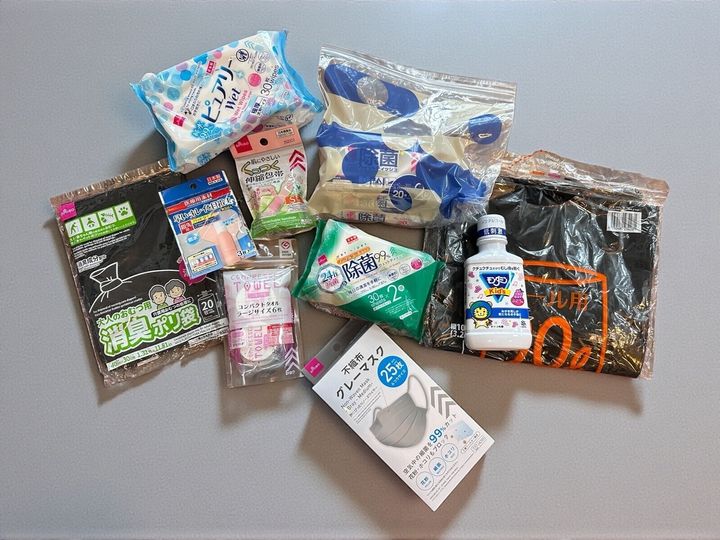 災害時用にそろえておきたい防災グッズ。今回は、100円ショップで購入できる「衛生グッズ」に焦点を当てました。ウエットティッシュや消臭ポリ袋など、いざというときに困らないアイテムの紹介です。