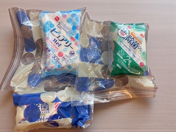 ウエットティッシュはファスナー袋に入れて保管しておく