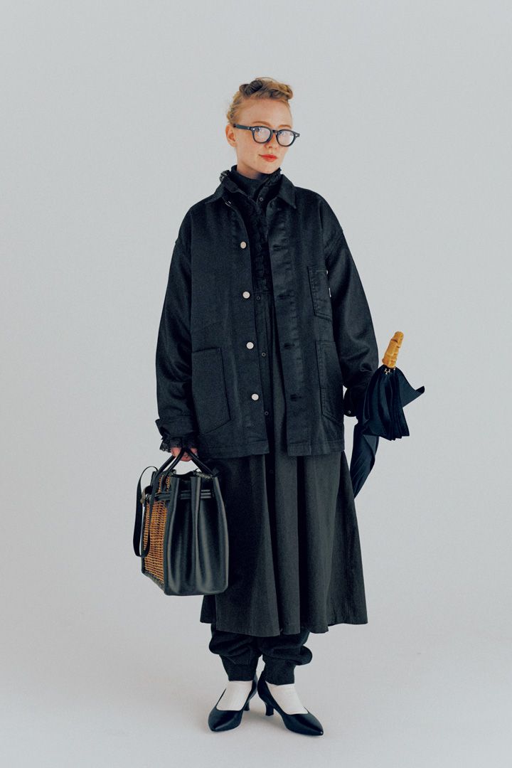 重ねるほどいい！ オールブラックのレイヤードコーデのコツ4選