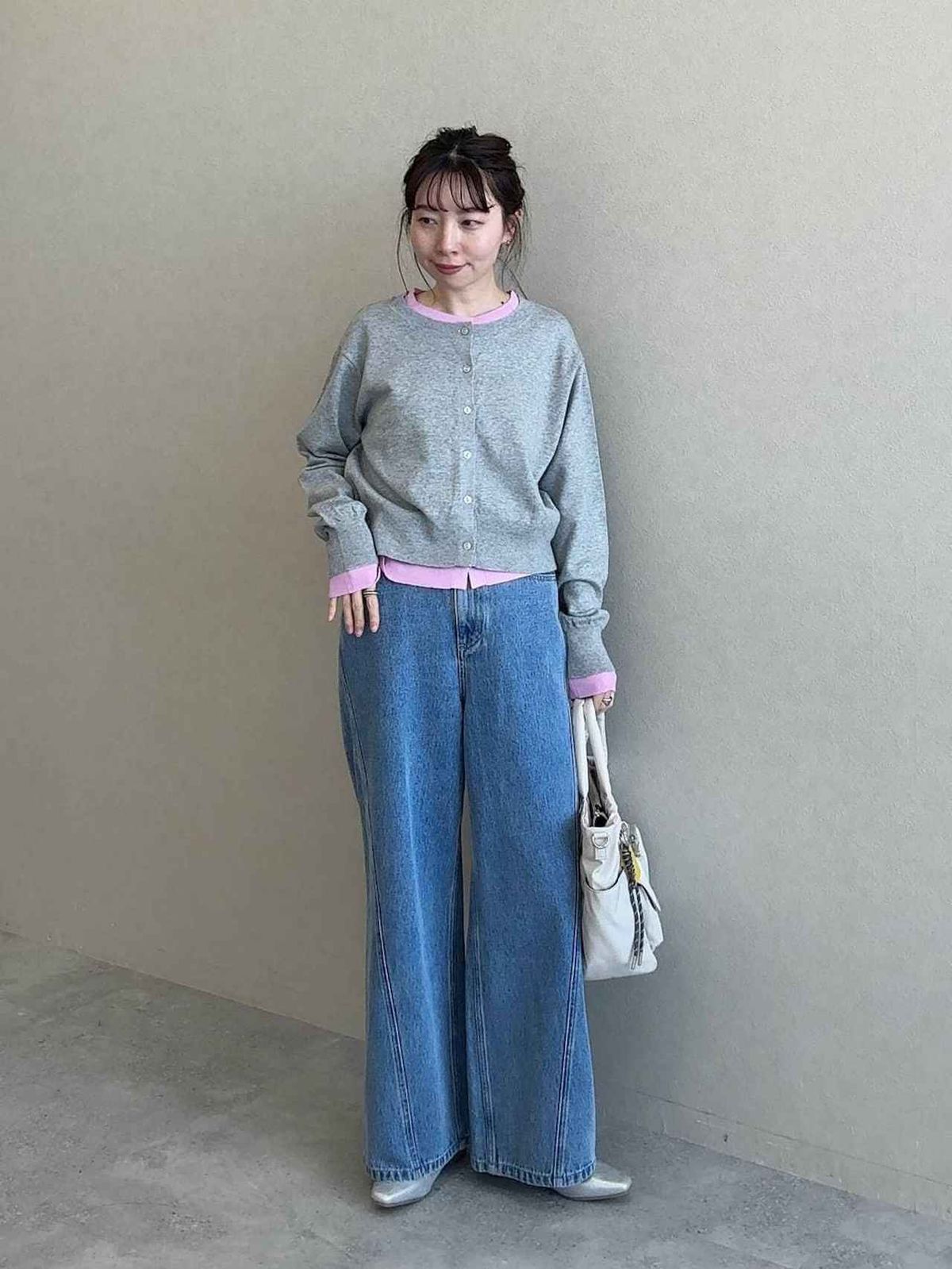 ピンク × デニム」が可愛い♡【LEPSIM】大人が真似したい「差し色