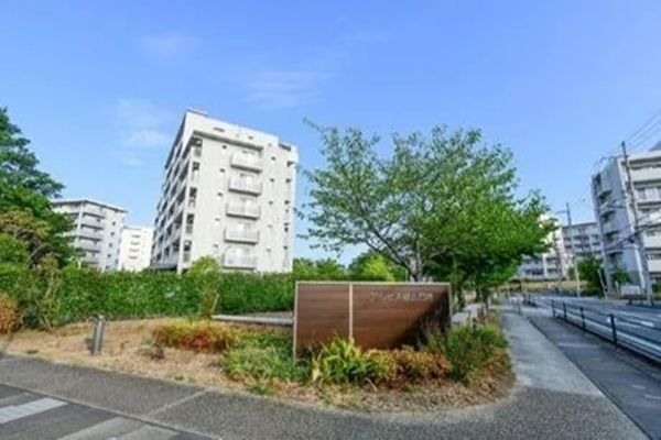 大阪府池田市のUR賃貸住宅「アルビス緑丘」に、ウィンゲートが開発した新遊具が登場