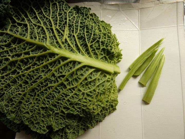 食べ応えバッチリ！「豚肉巻きサボイキャベツのトマト煮」