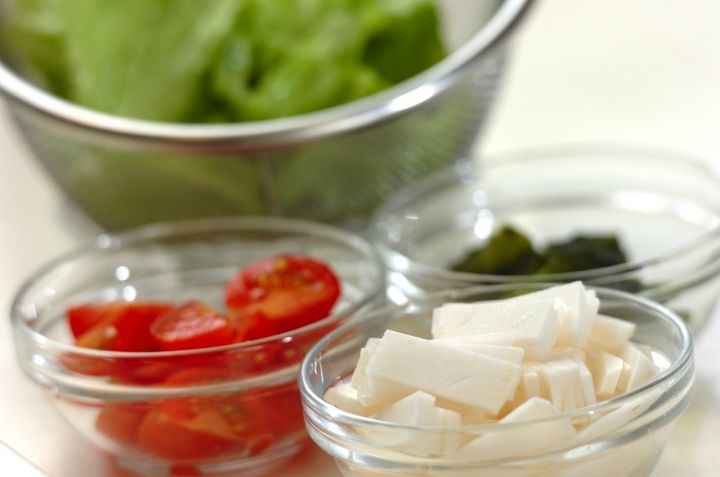 ユズコショウドレッシングのサラダの下準備1