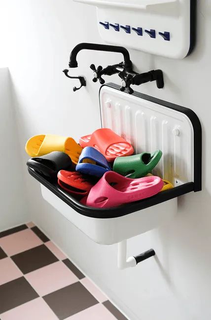 BANACOのカラフルなEVA素材サンダル