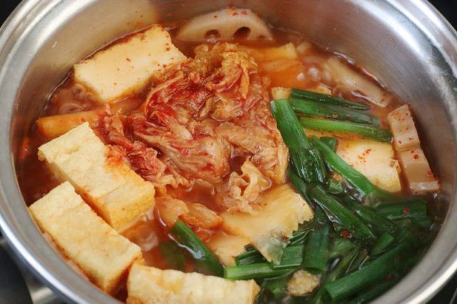 厚揚げとれんこんのキムチ味噌スープ