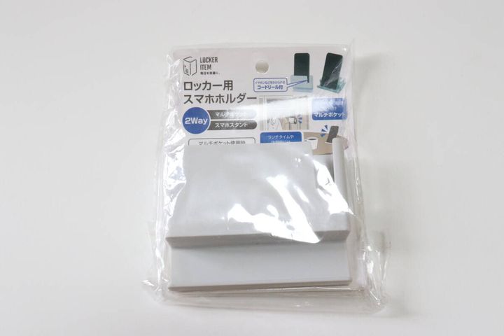 セリアのロッカー用スマホホルダーのパッケージ