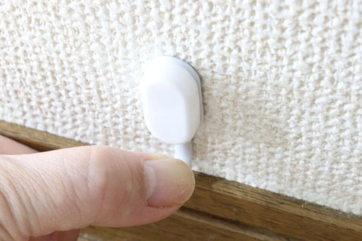 ダイソー 壁面にしっかり固定ピンフック（クロスタイプ、ダブル、ホワイト） 耐荷重量
