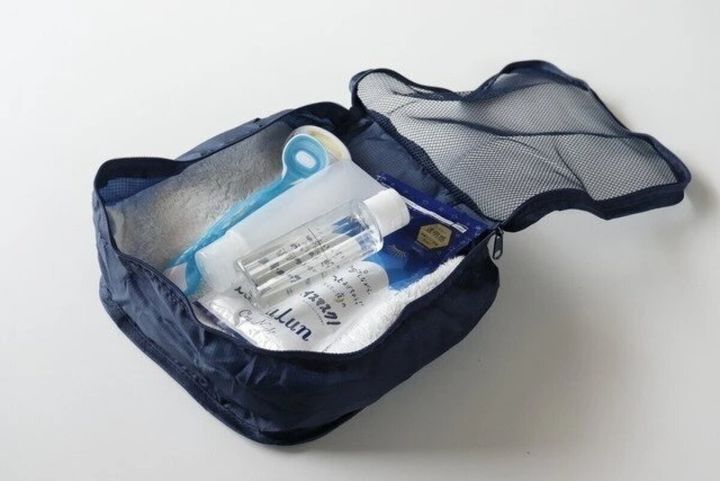 ダイソー トラベル収納ケース（折りたたみ、ネイビー、20.5cm×20.5cm×10cm） 使用例