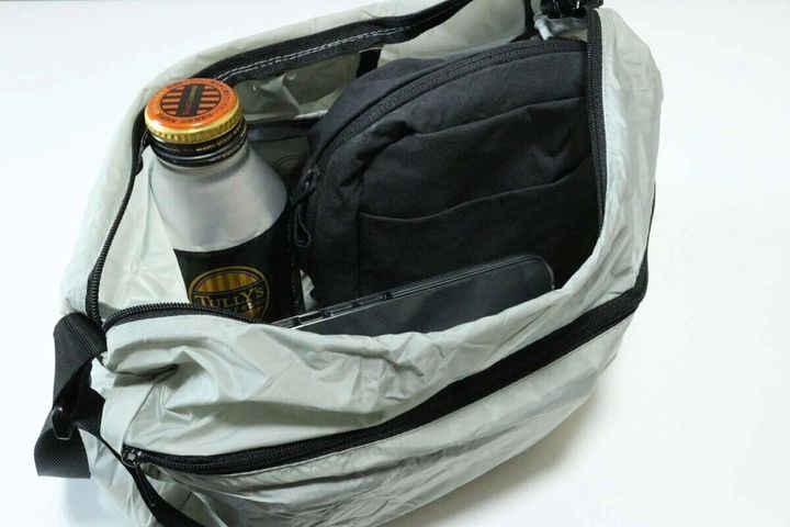 ダイソー トラベルショルダーバッグ（くしゅっとコンパクト） 展開時 サイズ感 使用例