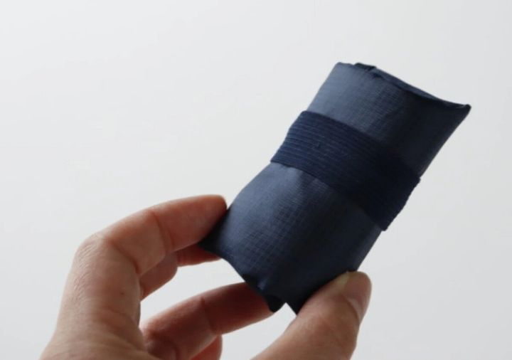 ダイソー トラベル収納ケース（折りたたみ、ネイビー、20.5cm×20.5cm×10cm） 収納 持ち運び