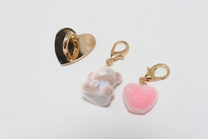 ダイソーのチャーム（フロッキーアニマル 3P）のビジュアル