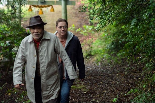 “レンタル家族”として働くフィリップ(フレイザー)に大きな影響を与える国民的名優、喜久雄役を務めた柄本 [c]2026 Searchlight Pictures. All Rights Reserved.