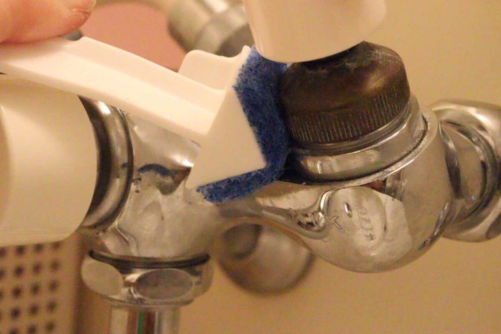 ダイソーの角の極み 3連L字スティックは蛇口まわりを掃除しやすい