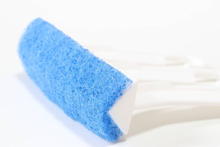 ダイソーの角の極み 3連L字スティックは不織布に防カビ剤が含まれている