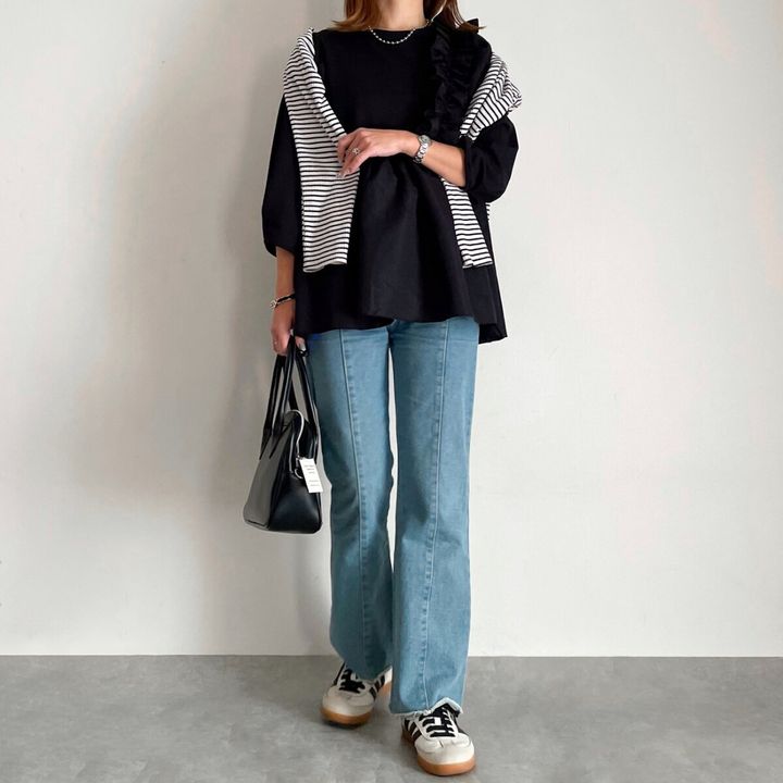 しまむらフリルトップスとデニム×ボーダーカーディガンコーデ
