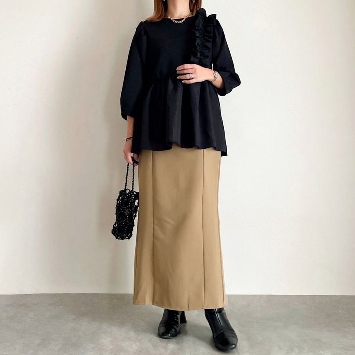 しまむらフリルトップスとIラインスカートコーデ