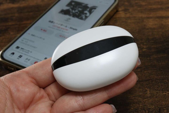 ダイソーの完全ワイヤレスイヤホン 残量表示付のケースは約27gの超軽量タイプ