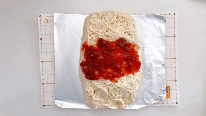 いちごミルクちぎりパンジャムを塗る