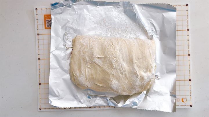 いちごミルクちぎりパン三つ折り