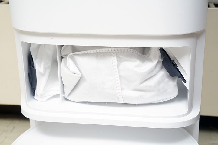 最長100日までに対応するという3.2Lのダストパック。すでに使いはじめて2カ月ほど経ちますが、交換したことはありません。