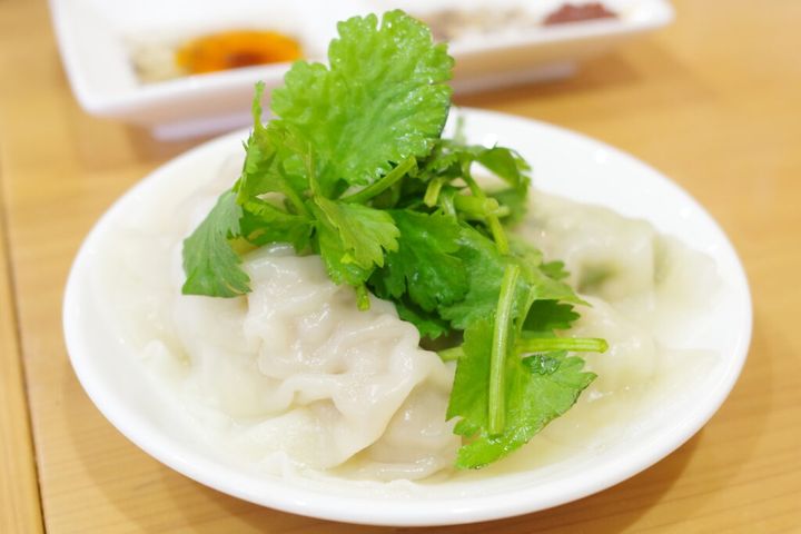 年間2,000軒の飲食店を回るというインフルエンサー、Hatsumi Itou（ハツ）さんが、エモグラムで実際にレポートした渾身の記事を地域別にまとめました。