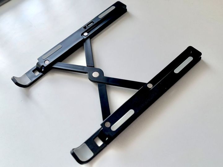 100均のノートPCスタンドが超優秀！コスパ良しでデスク周りを快適アップデート