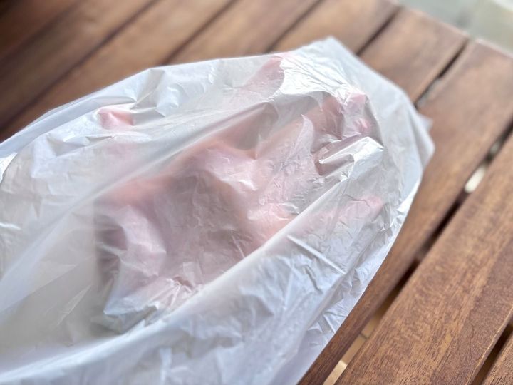 100均の大人用エプロン着用レビュー｜使い捨てもチェック【ダイソー・キャンドゥ】