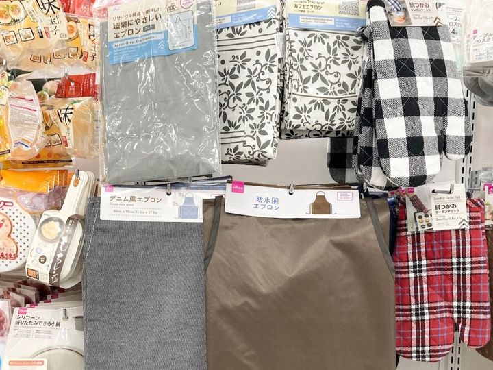 100均の大人用エプロン着用レビュー｜使い捨てもチェック【ダイソー・キャンドゥ】