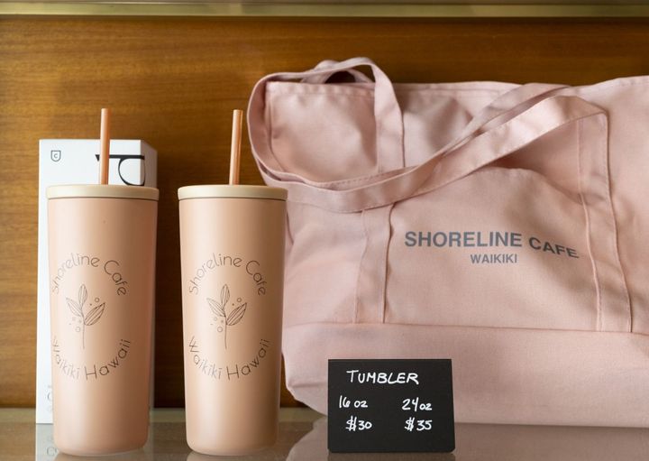 オリジナルタンブラー／16オンス（$30）、24オンス（$35）、ピンクトートバッグ（$30）
